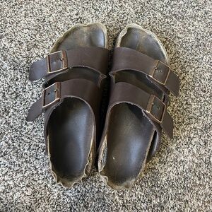 Well loved Brown women’s Birkenstocks